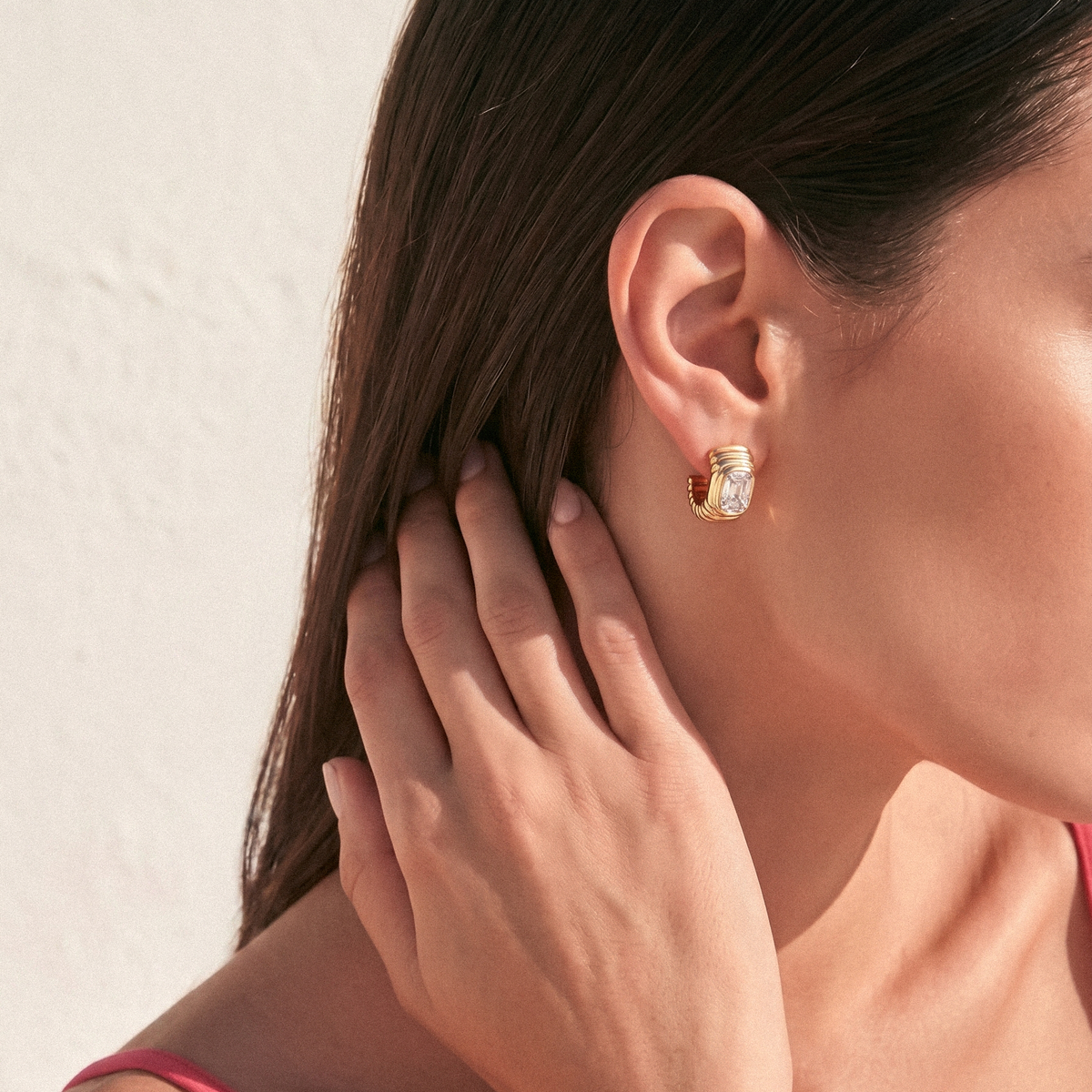 Ribbed Wide Huggie Oval Bezel Earrings