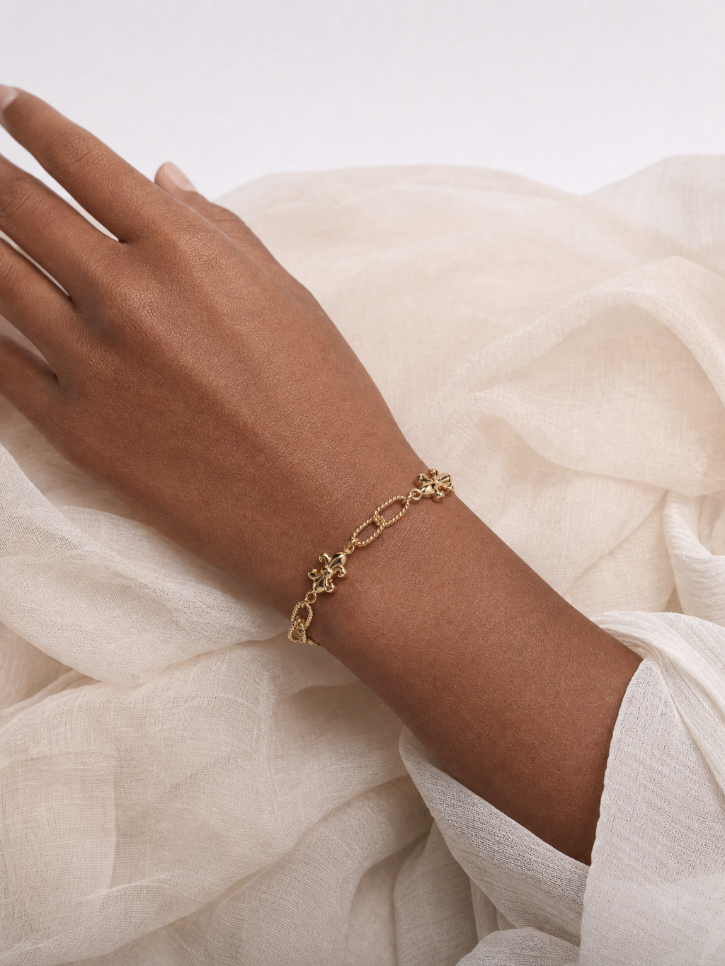 Fleur-de-Lis Twisted Rope Chain Bracelet in Gold